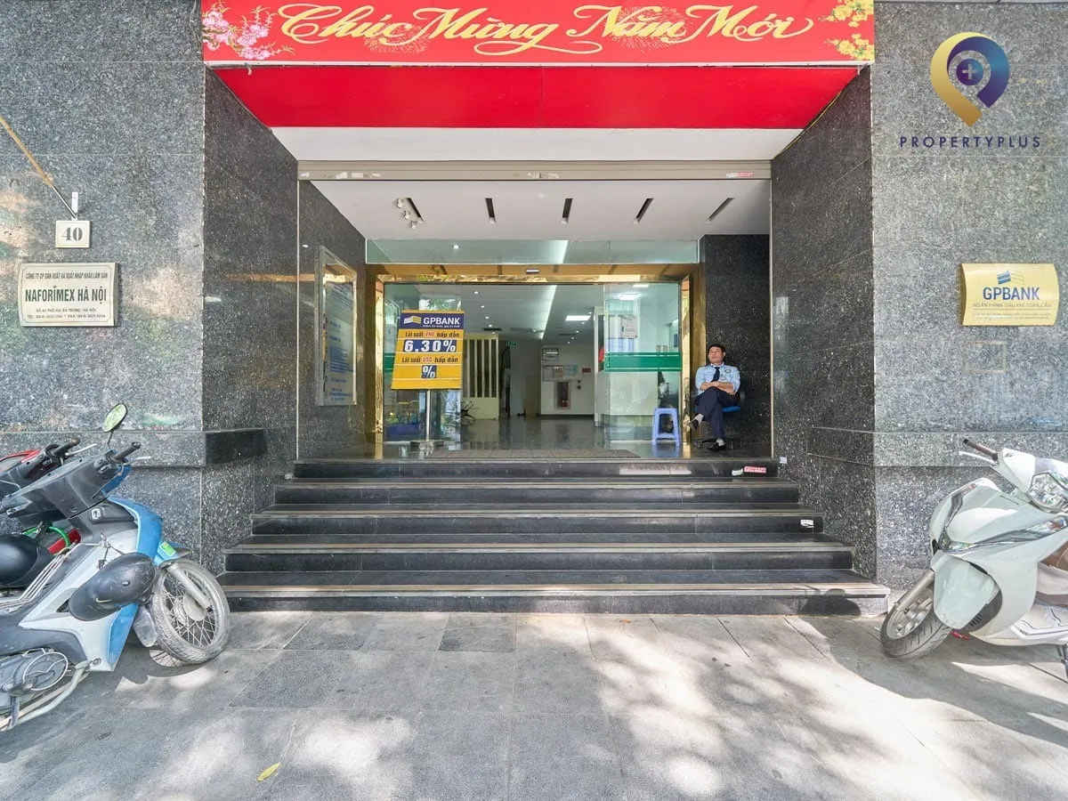 Cửa chính tòa nhà Naforimex Building.